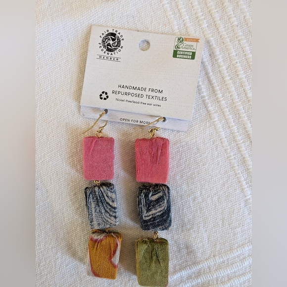 Kantha dangle earrings - Picture 2 of 3